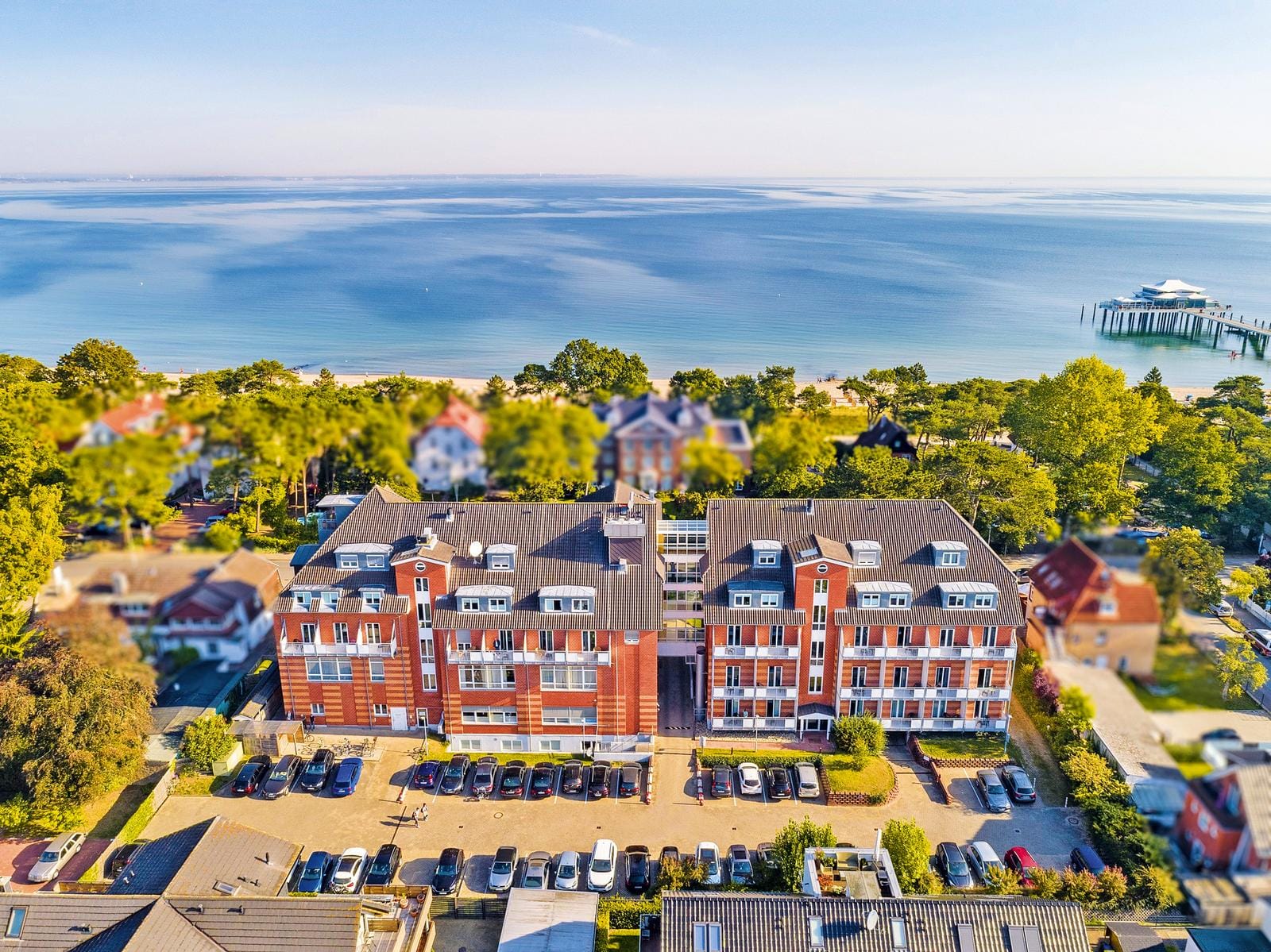Country Hotel Timmendorfer Strand von oben - Drohnenaufnahme