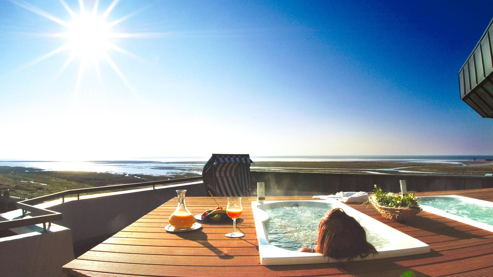 Terrasse mit Whirlpool und Meerblick Ambassador Hotel